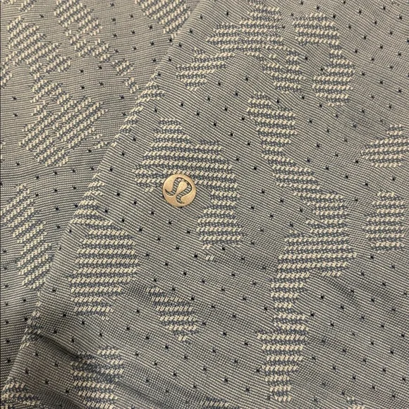 2 Lululemon men’s athletic shirts - Picture 5 of 8